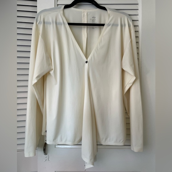 ADAY That's A Wrap Top Convertible Travel Shirt Blouse | Cream | S/M - Picture 6 of 16